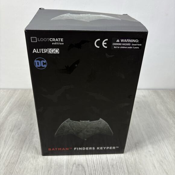 DC Comics BATMAN Finders Keyper Statue ~ Loot Crate DX Exclusive Edition - Picture 11 of 16